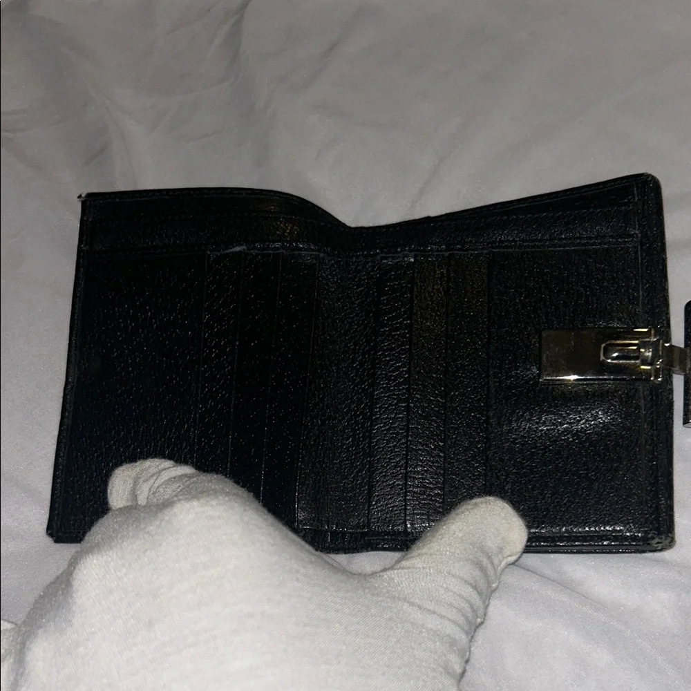 Authentic Vintage Gucci Black Grained Leather G Logo Bifold Wallet